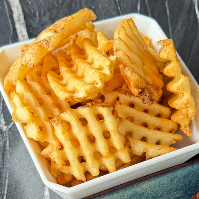 SIDE WAFFLE FRIES.